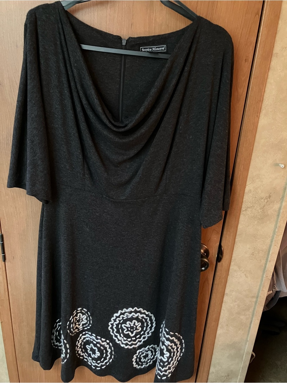 Jessica Howard Black Cowl Neck Tunic with White Embroidered Hem Women’s Size 12